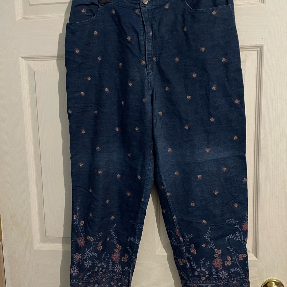 3/$15 Emma James Floral printed pants